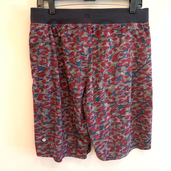 Lululemon Men's Core Camo Print Short Large - Picture 2 of 3